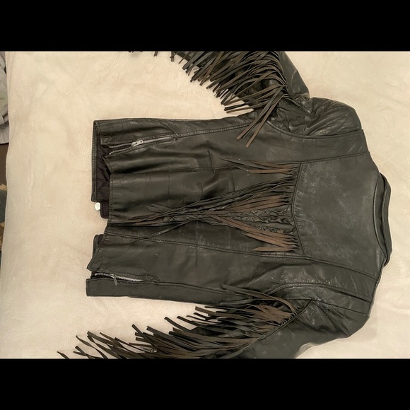 Vintage leather jacket with fringes - Picture 3 of 4